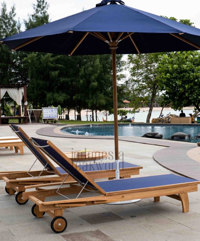 Cayman Lounger in Blue
